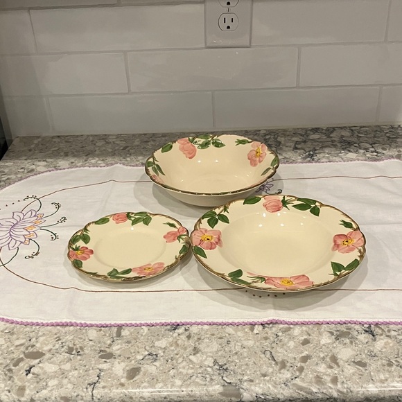 Franciscan Other - Franciscan Desert Rose Dinnerware Set
